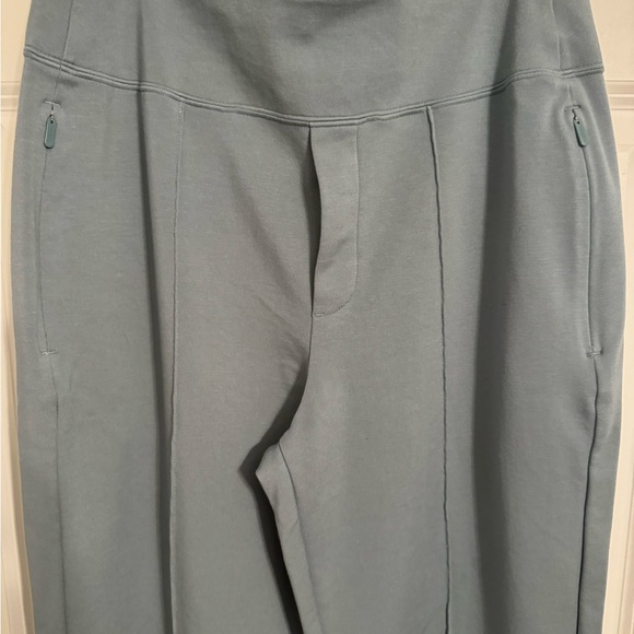 Athleta Woman’s Sz. 8 Pants - Picture 5 of 9